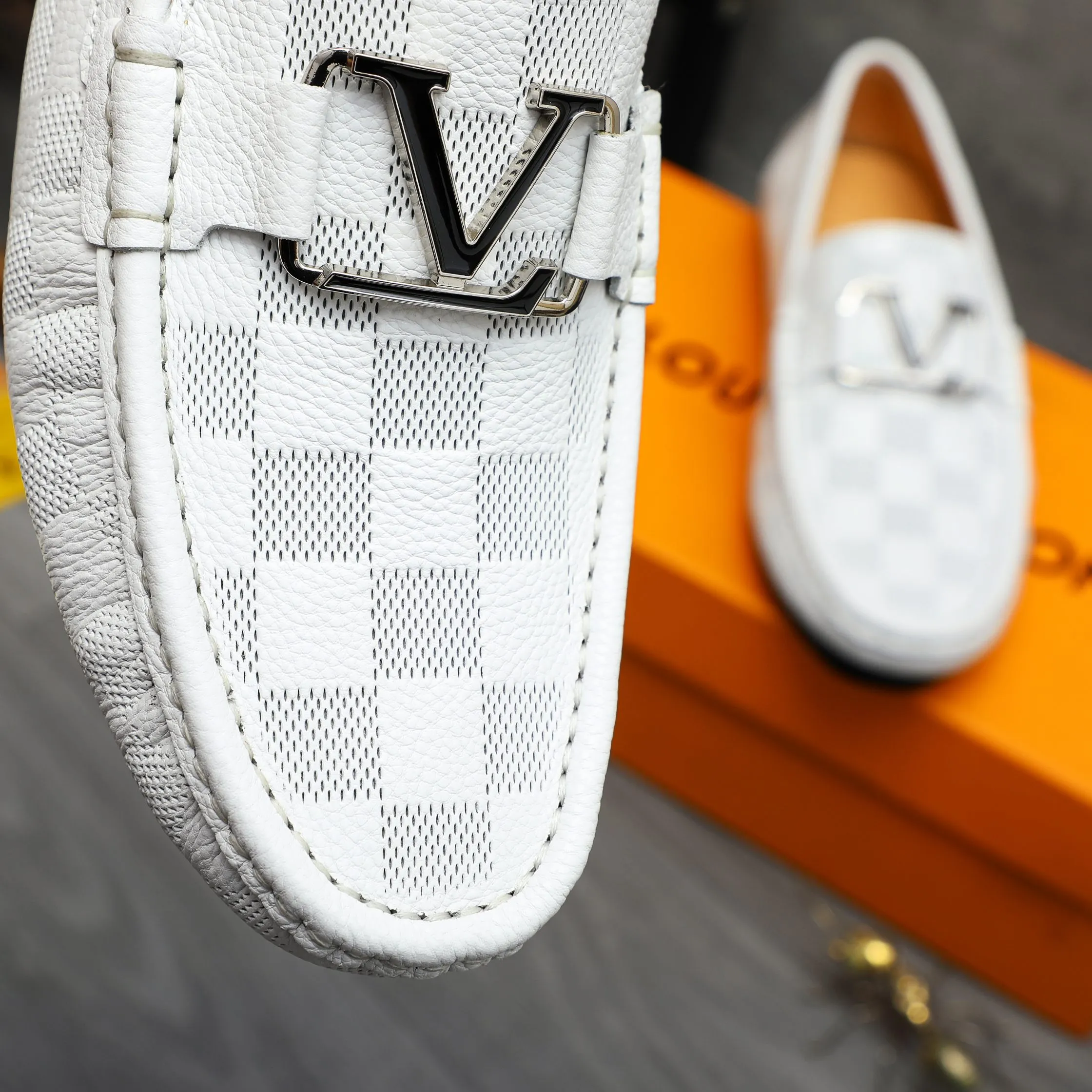 Men's shoes 💰p380 Product trademark: LV "Louis Vuitton" casual slip-on men's shoes Regular size: 38-45 Product materials: Selected classic embossed plaid upper, pigskin lining, rubber outsole